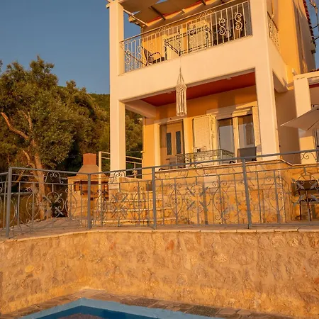 Sun And Stone Atháni